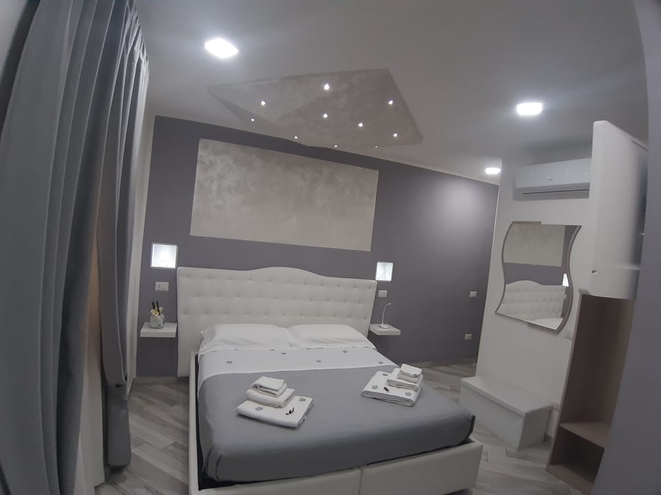 Double or Twin Room | Frette Italian sheets, premium bedding, minibar, in-room safe