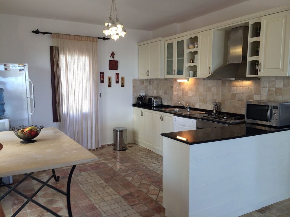 Spacious kitchen for late breakfast or light lunch
