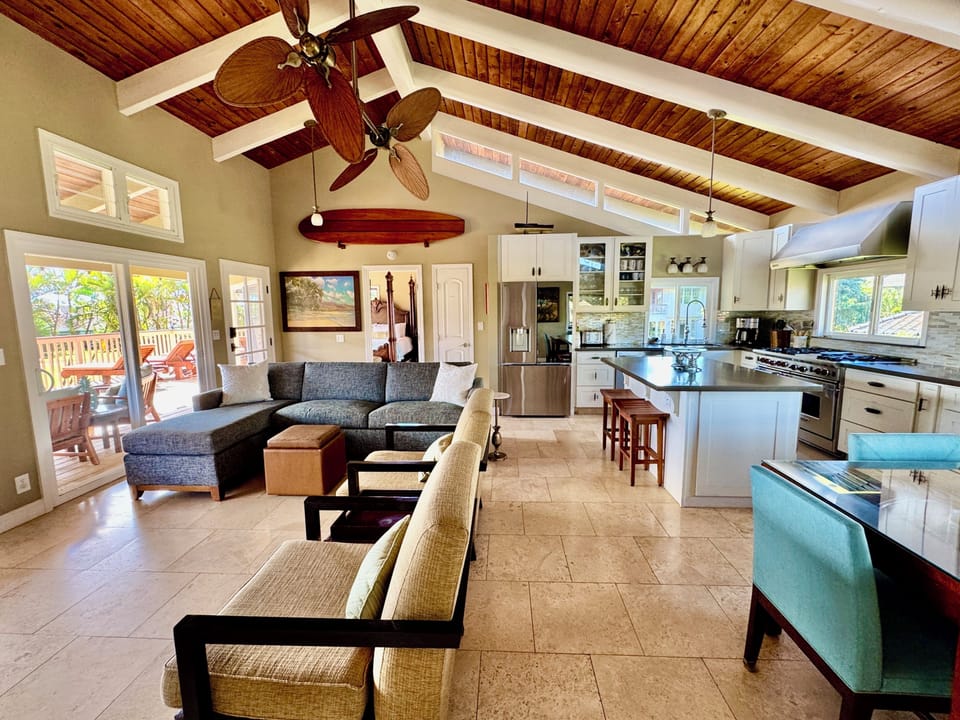 GREAT ROOM Centers the home w king bedrooms & bathrooms on opposite ends of it