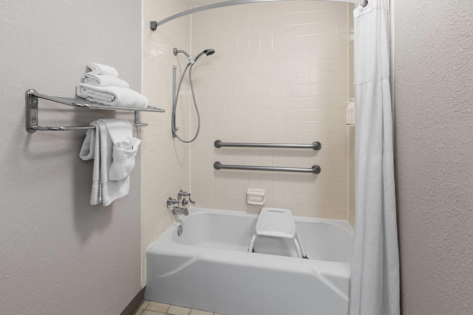 Room, 1 Double Bed, Accessible, Non Smoking | Accessible bathroom