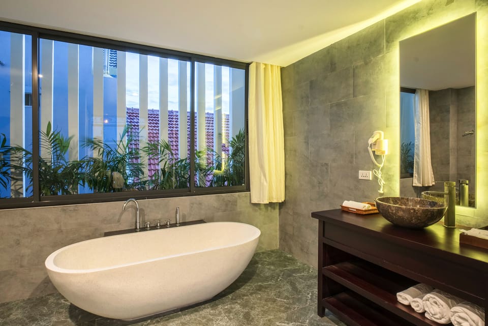Honeymoon Suite, 1 King Bed, Balcony, Poolside | Bathroom | Hydromassage showerhead, designer toiletries, hair dryer, bathrobes