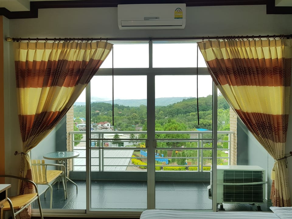Deluxe Double or Twin Room | Balcony