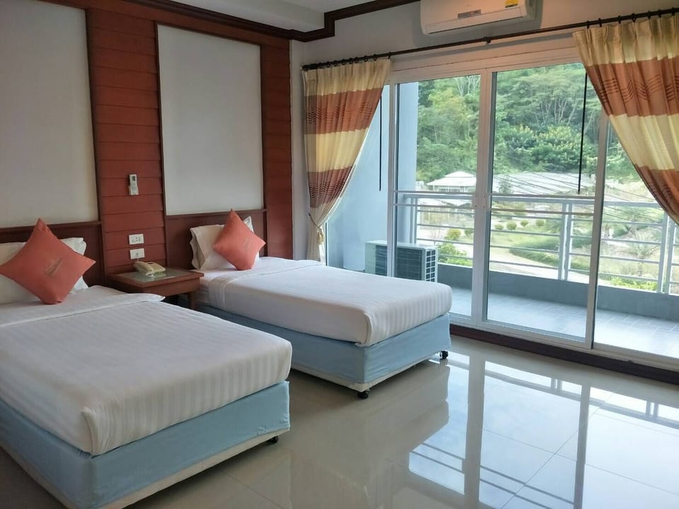 Deluxe Double or Twin Room | Free WiFi, bed sheets