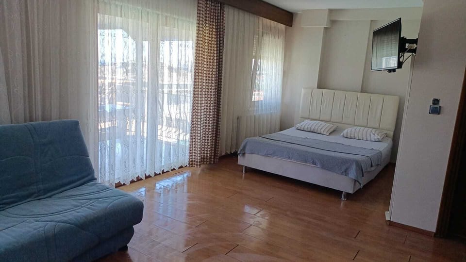 Family Room, Pool View | Premium bedding, soundproofing, iron/ironing board, free WiFi