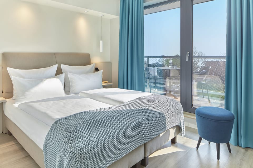 Hypo-allergenic bedding, minibar, in-room safe, individually decorated
