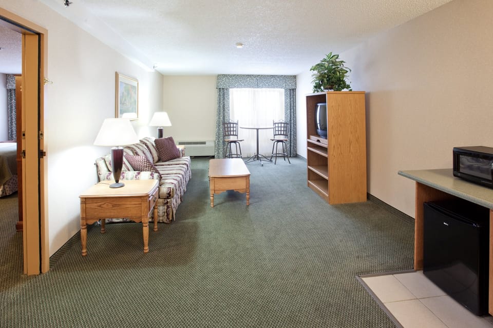 Premium bedding, pillowtop beds, in-room safe, desk