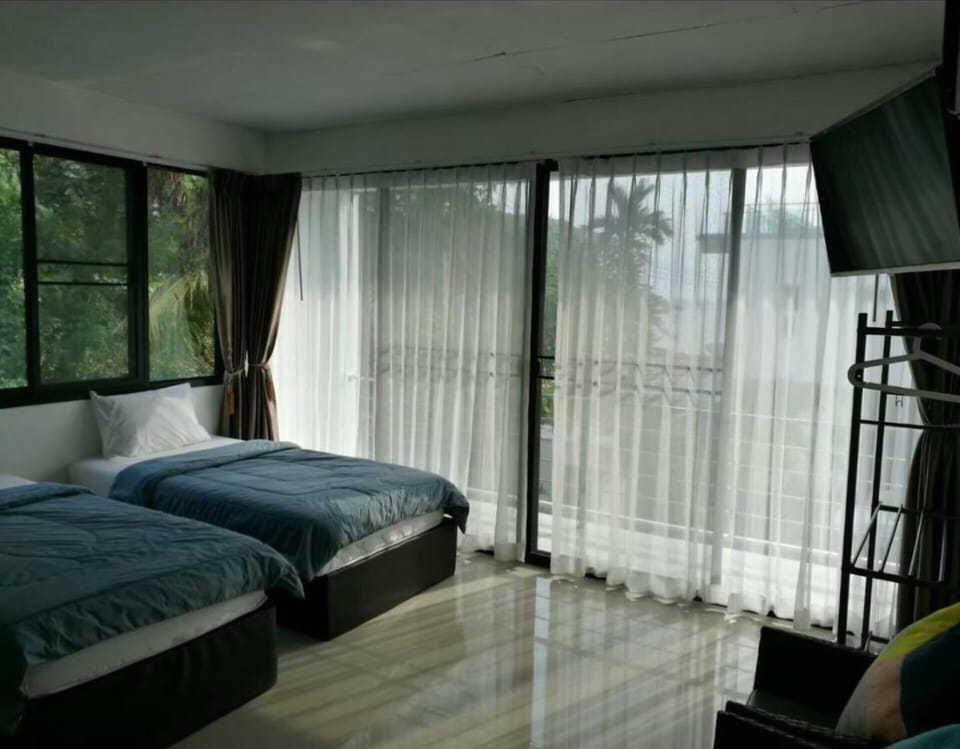 Family Room, Multiple Beds, Non Smoking | Blackout drapes, WiFi (free), bed sheets