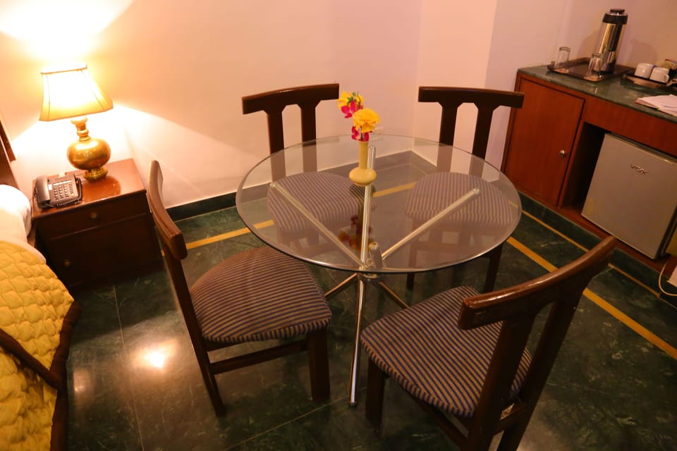 Presidential Category | In-room dining