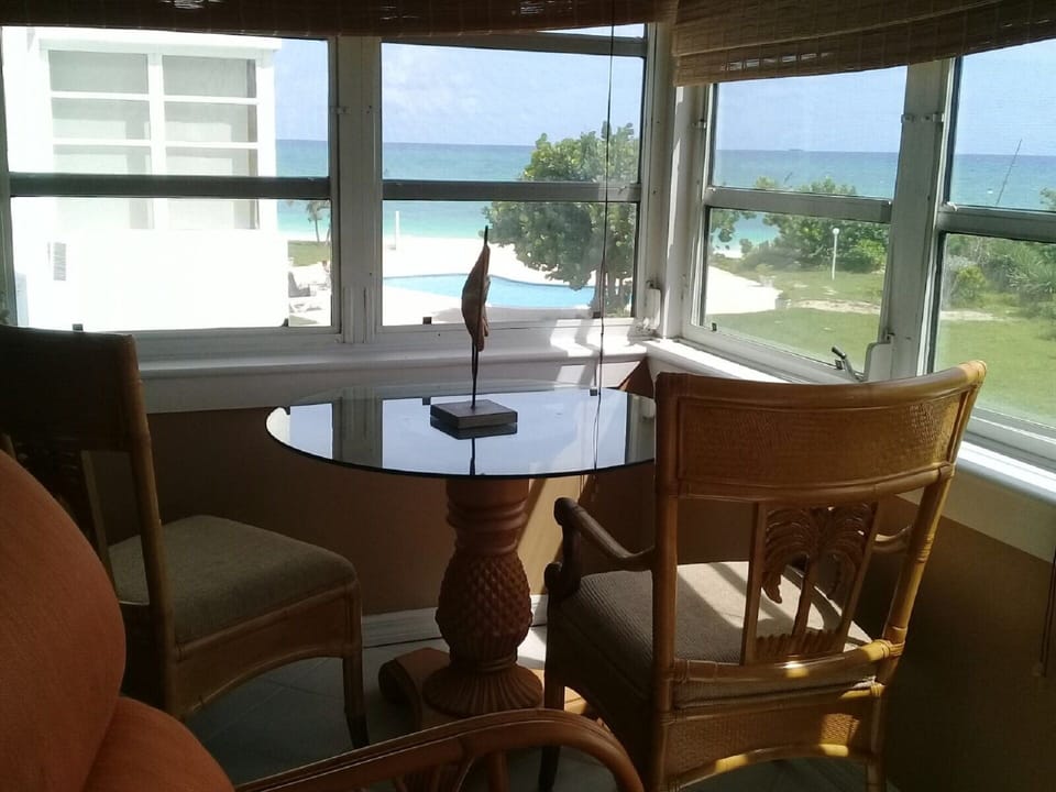 corner table in livingroom,  great view of pool and ocean
