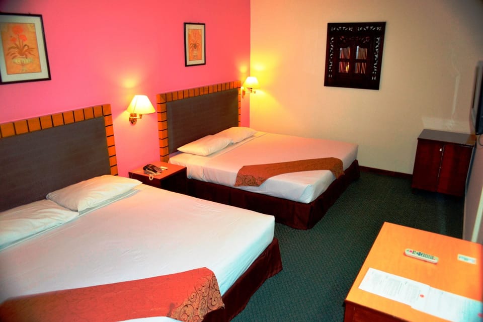Family Room | In-room safe, desk, iron/ironing board, free WiFi