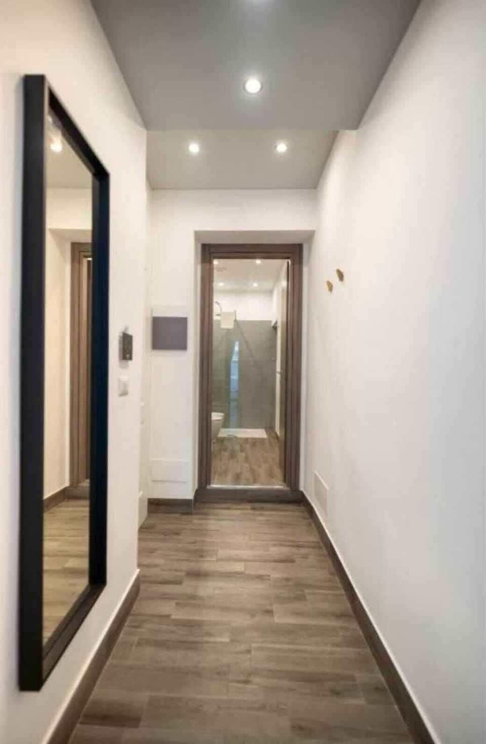 Junior Studio Suite | Minibar, in-room safe, desk, soundproofing