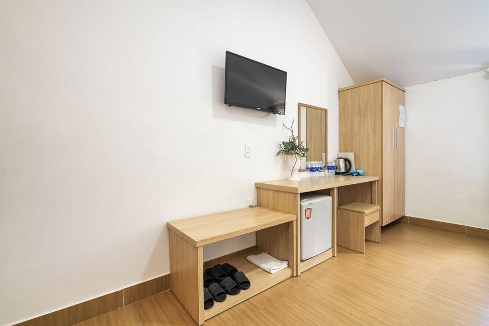 Standard Quadruple Room | Minibar, desk, soundproofing, free WiFi