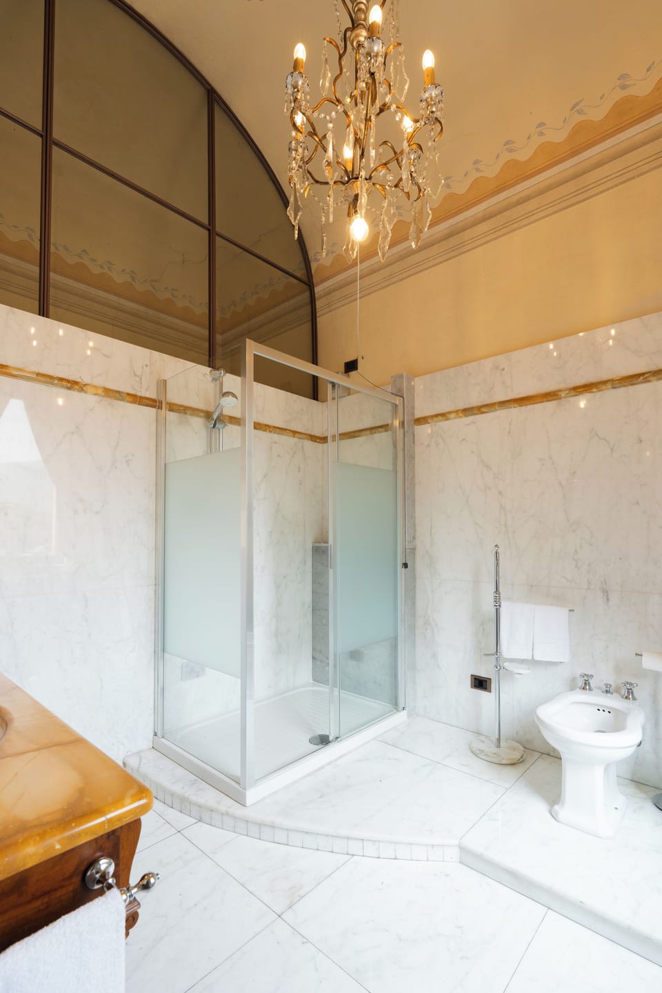 Business Suite, 1 Bedroom, Mountain View (Giovanna) | Bathroom | Free toiletries, hair dryer, towels