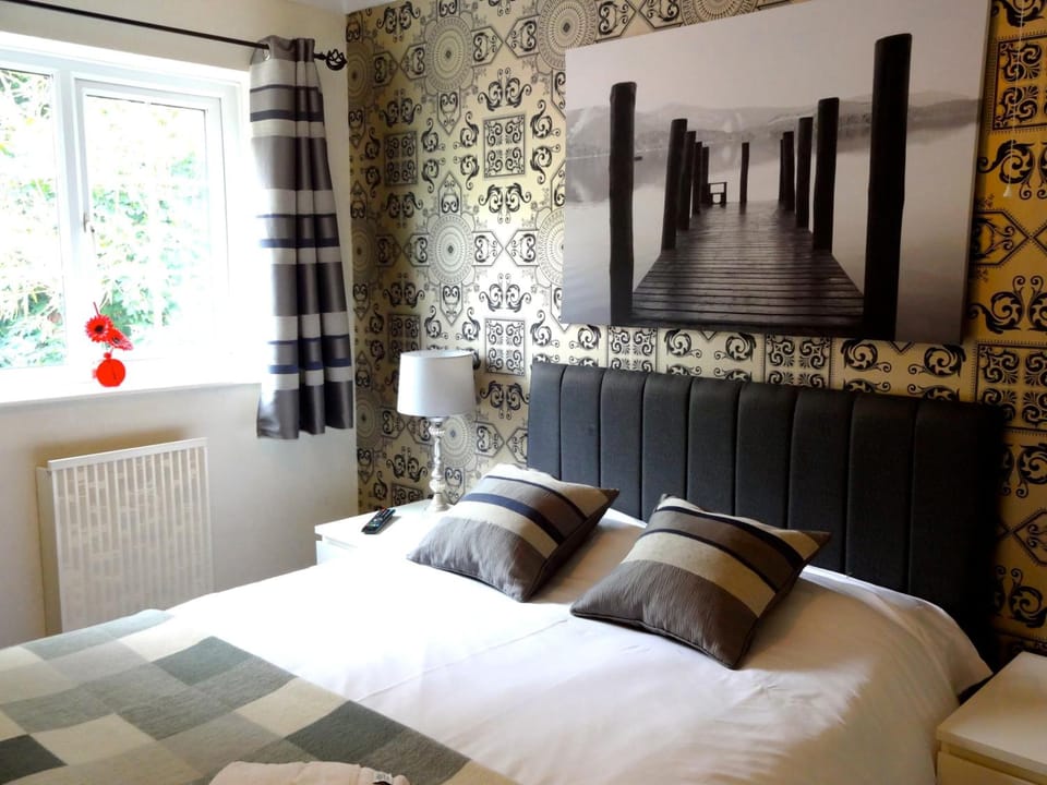 Desk, iron/ironing board, free WiFi, bed sheets