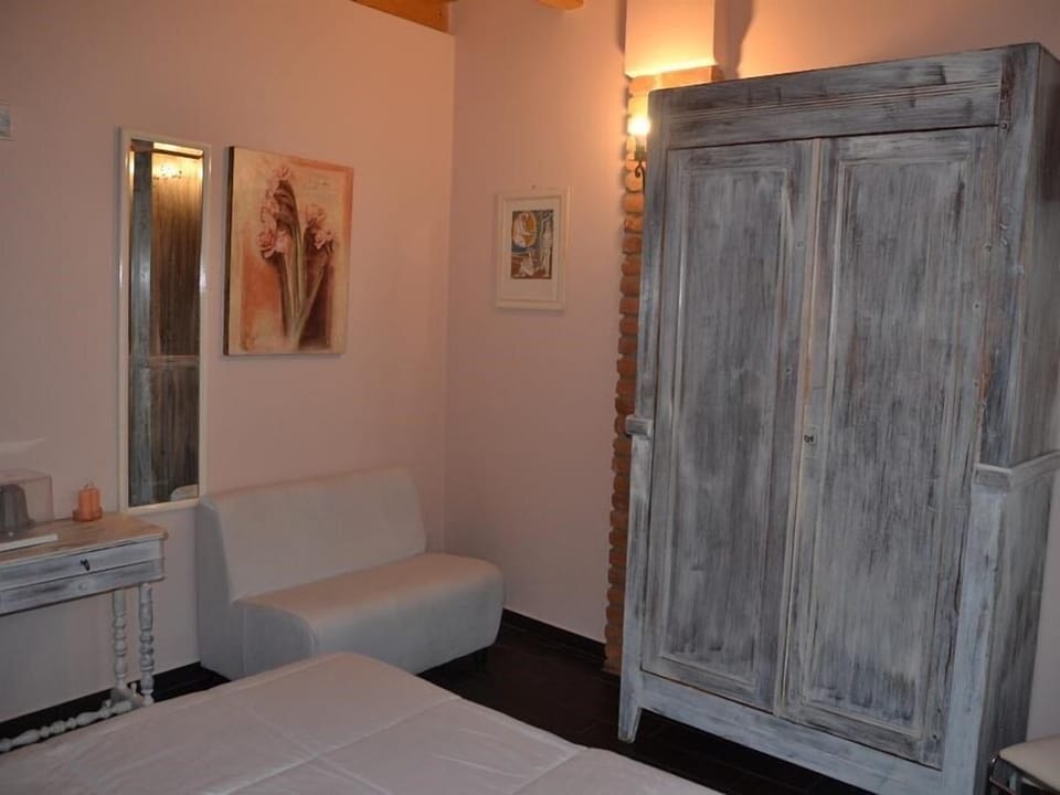Comfort Triple Room, Private Bathroom (Glicine)