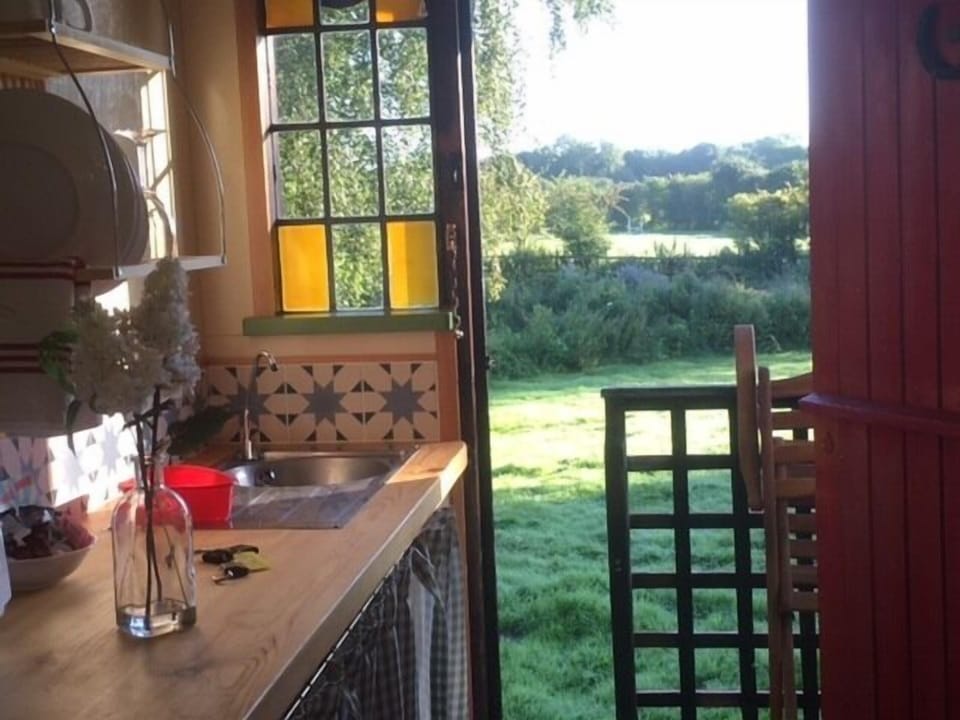 Basic Room, Private Bathroom, Garden View (Tom (Shepherd's Hut))