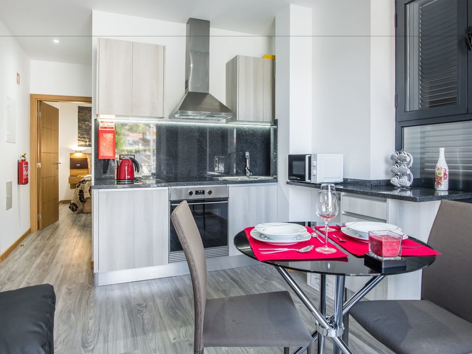 Apartment, Private Bathroom (Varanda ) | Desk, free WiFi, bed sheets