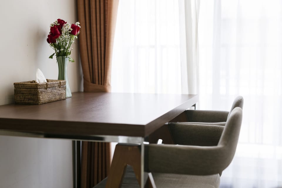 Suite, 1 Bedroom, City View | In-room dining