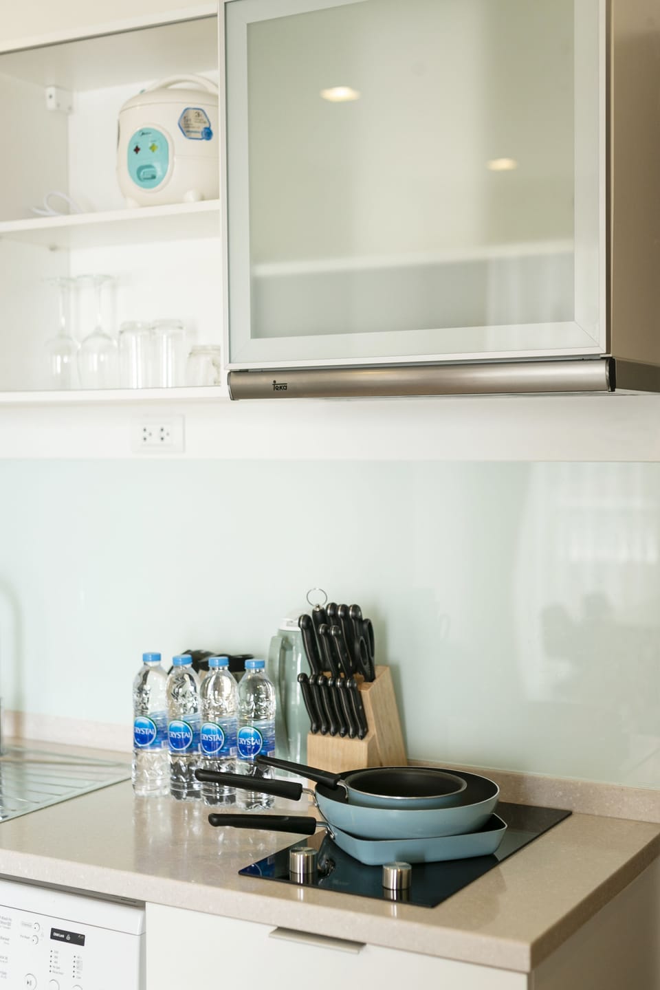 Suite, 1 Bedroom, City View | Private kitchen | Fridge, stovetop, electric kettle, cookware/dishes/utensils