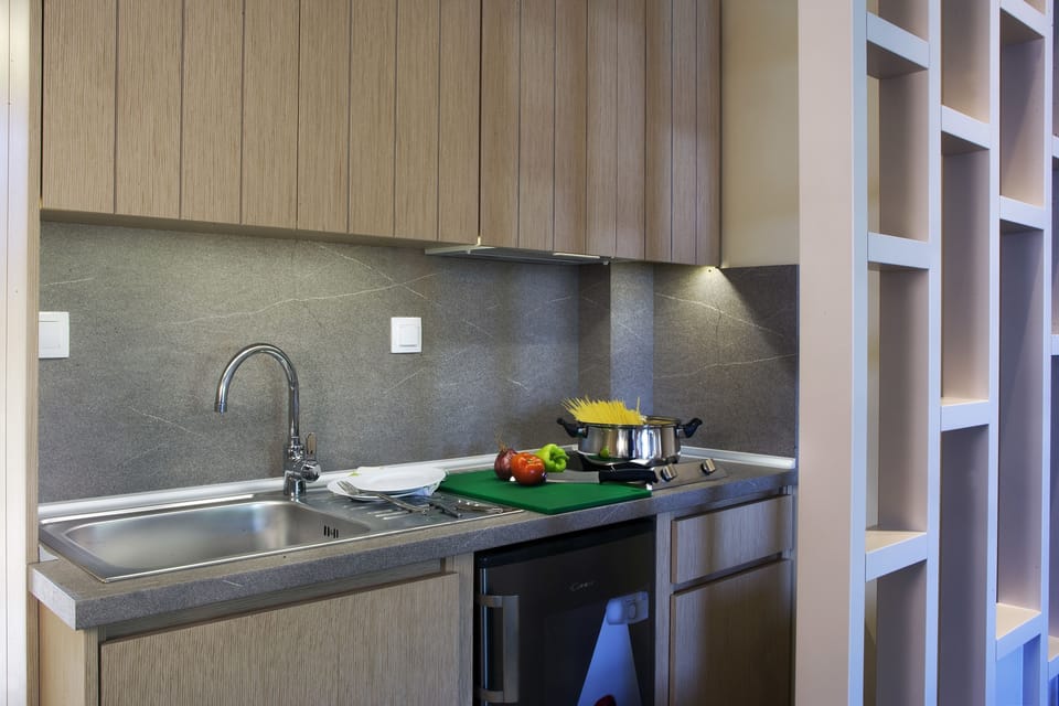 Luxury Studio, Sea View (2 Persons) | Private kitchenette | Fridge, stovetop, coffee/tea maker, electric kettle