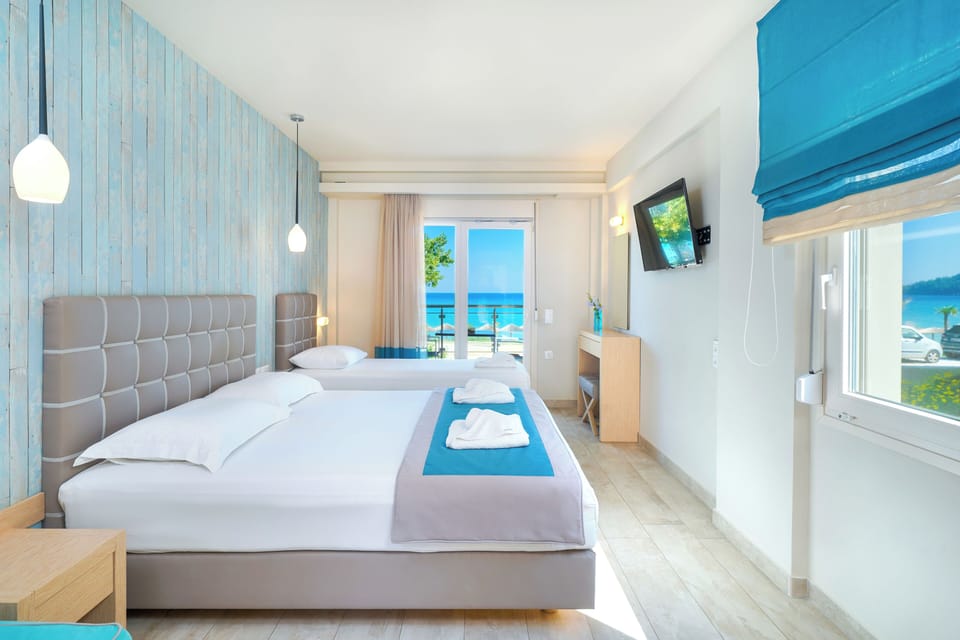 Luxury Triple Room, Sea View (3 Persons) | Premium bedding, pillowtop beds, in-room safe, individually decorated