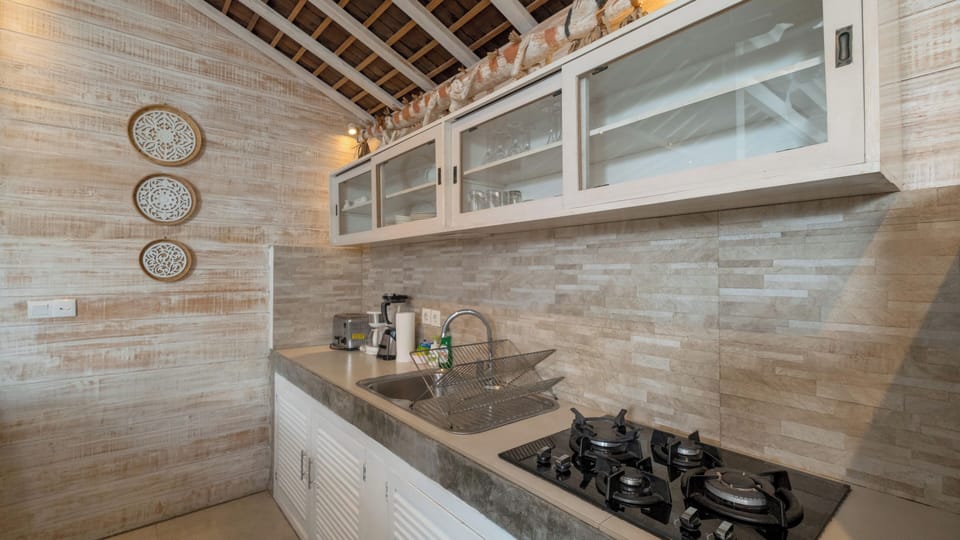 Family Villa | Private kitchen | Fridge, microwave, oven, stovetop