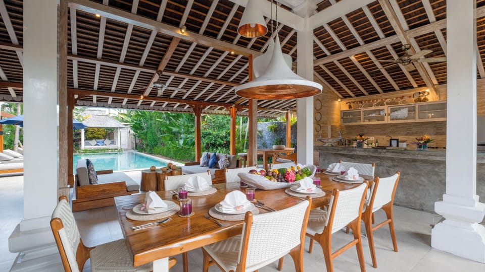 Family Villa | Dining room