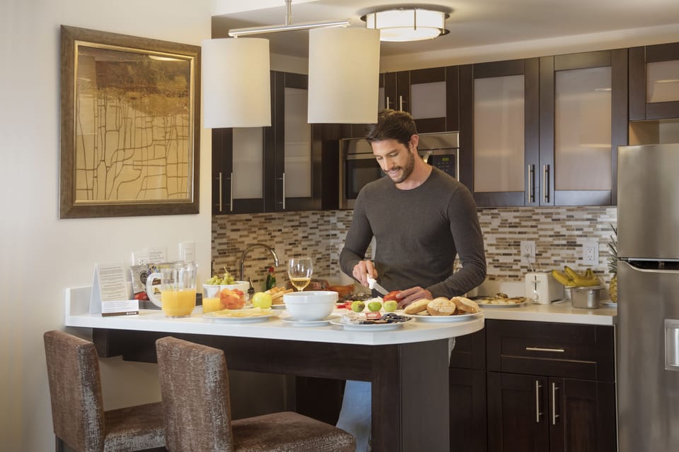 Studio Suite, 1 Twin Bed, Kitchen | In-room safe, desk, iron/ironing board, free WiFi