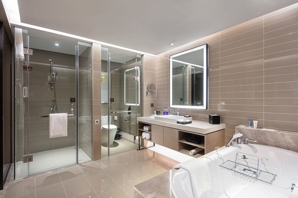 Suite, 1 Bedroom (Dining Area) | Bathroom | Shower, rainfall showerhead, free toiletries, hair dryer
