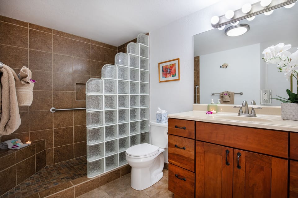 Lauloa 204 Master Bath