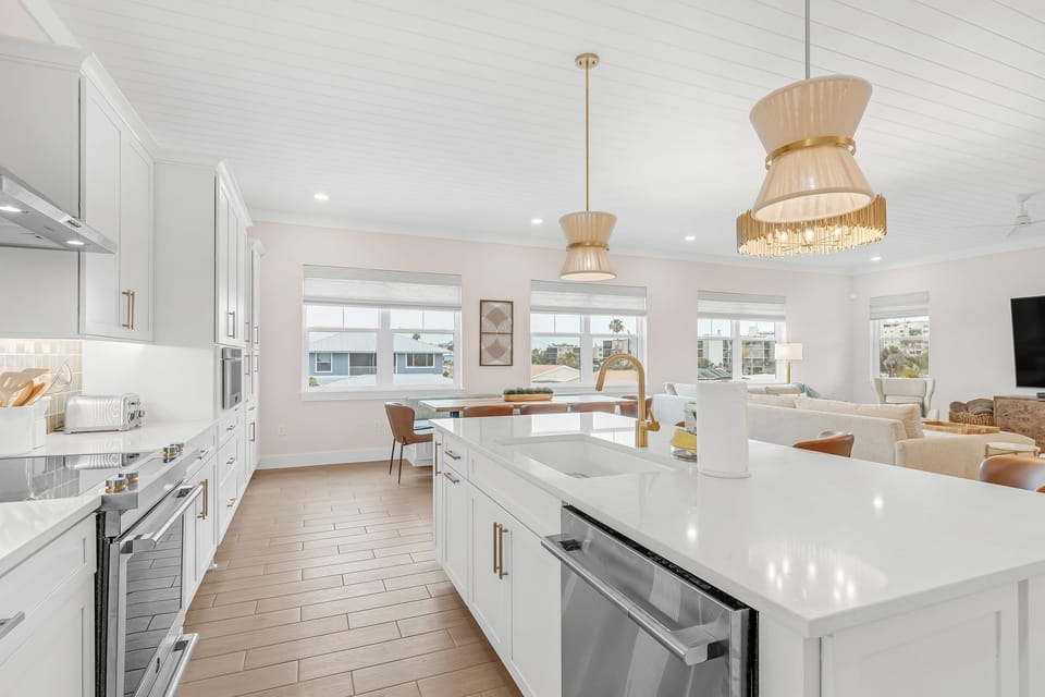  kitchen for people who like to cook- lots of space