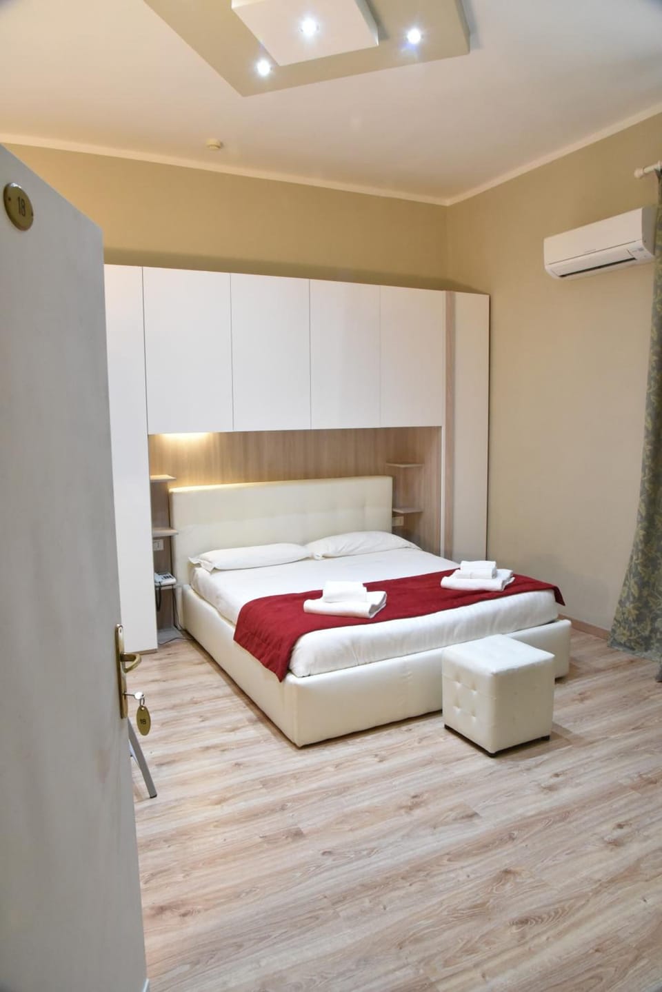 Minibar, in-room safe, desk, free WiFi
