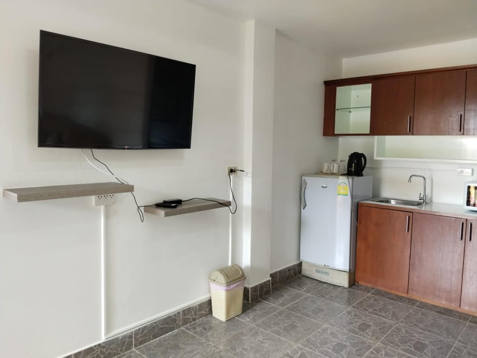 Deluxe Condo | Living area | 32-inch flat-screen TV with cable channels
