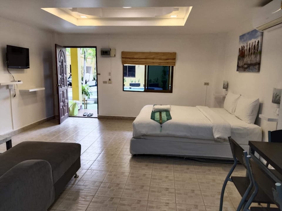 Premium Room | In-room safe, blackout drapes, iron/ironing board, free WiFi