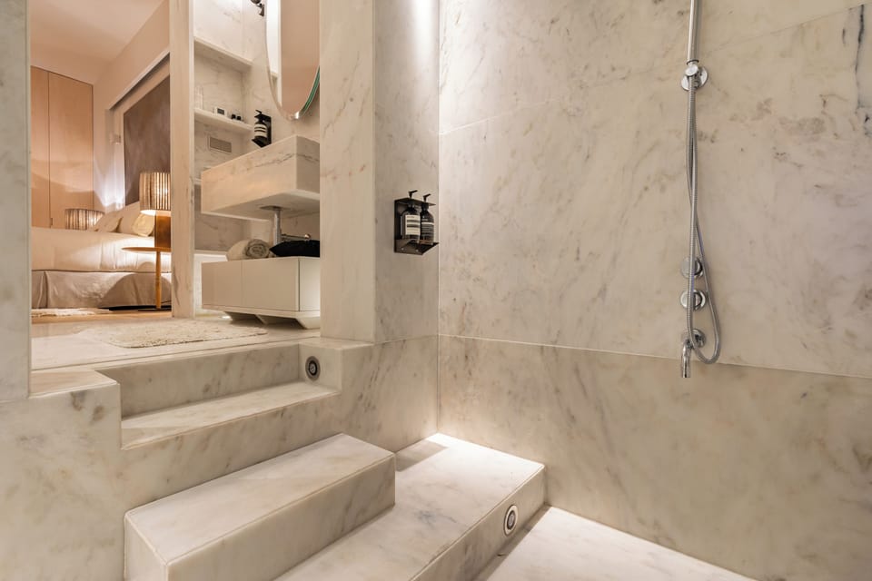 Apartment (Separate building) | Bathroom | Shower, designer toiletries, hair dryer, bathrobes