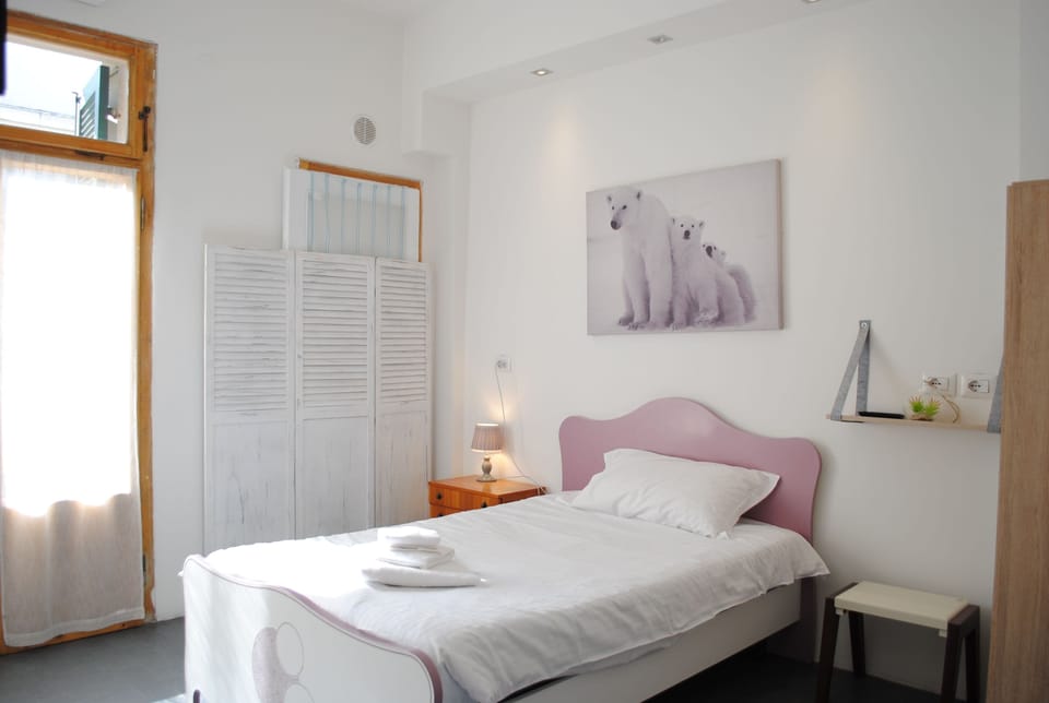 Economy Single Room, Shared Bathroom | Desk, iron/ironing board, free WiFi, bed sheets