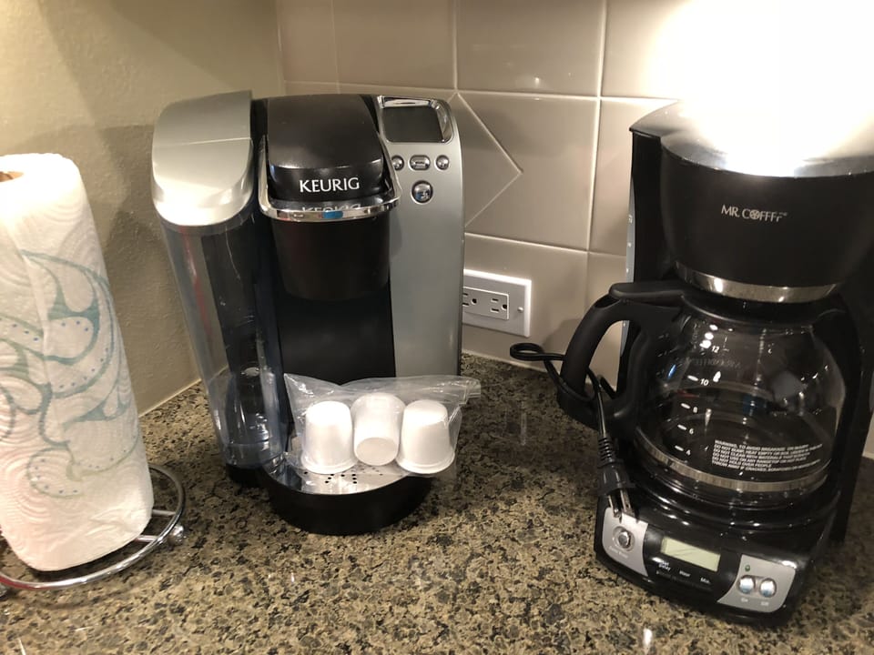 COFFEE POT AND K-CUP MAKERS