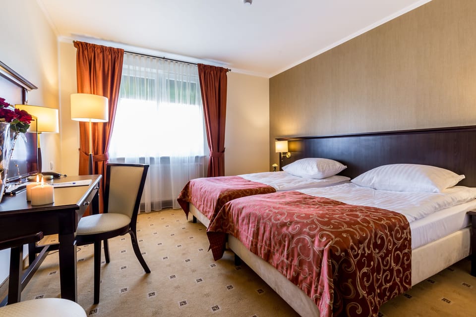 Comfort Double or Twin Room | In-room safe, desk, free WiFi, bed sheets
