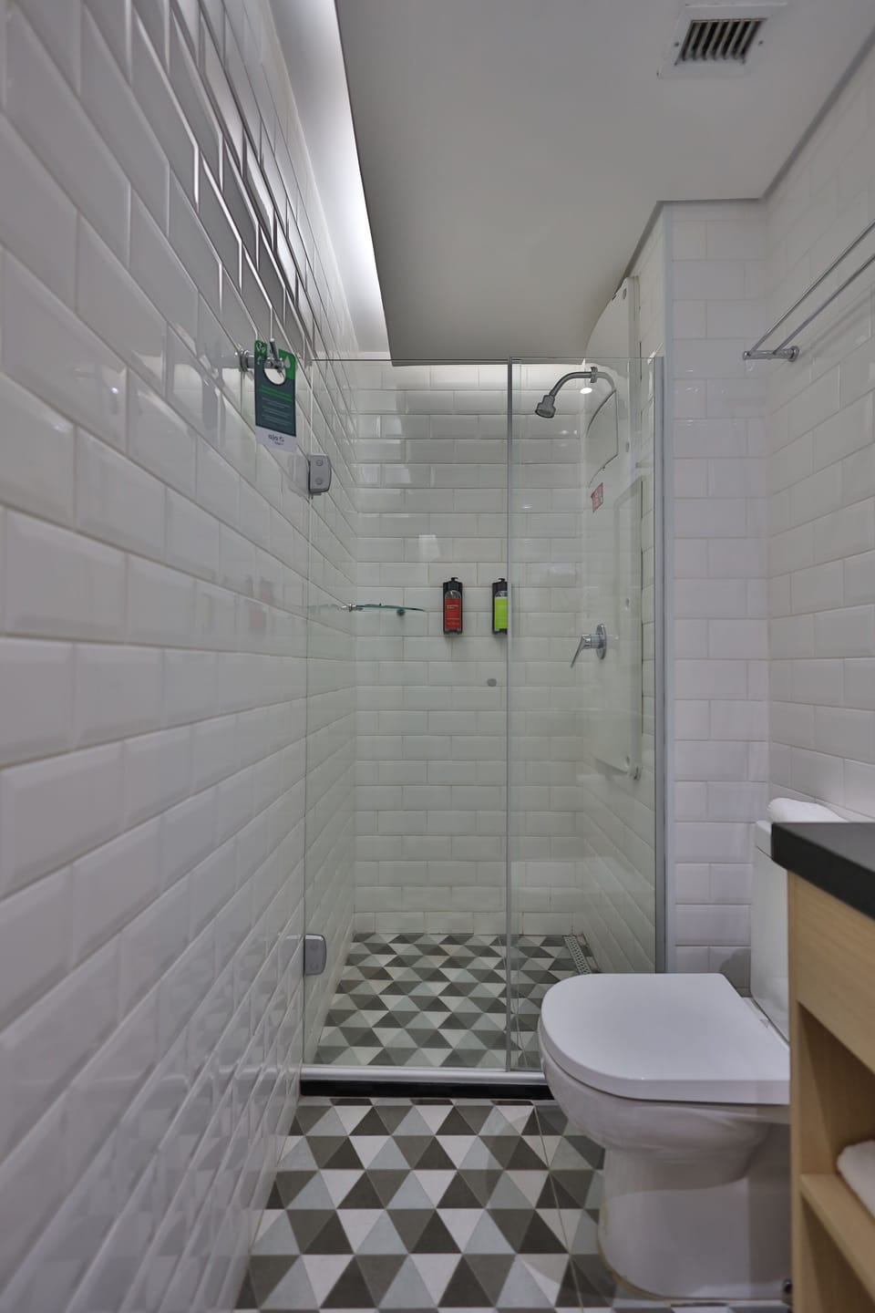 Business Apartment | Bathroom | Free toiletries, hair dryer, towels, soap