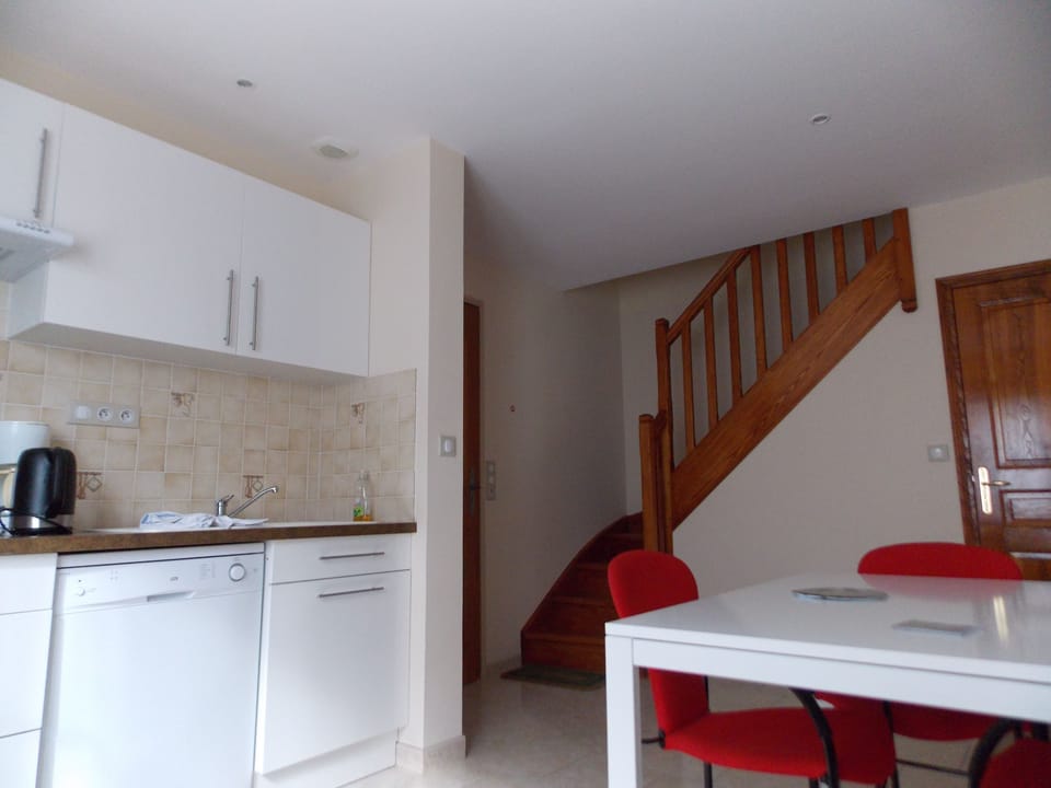 Apartment, 1 Bedroom | Private kitchen | Fridge, microwave, stovetop, dishwasher