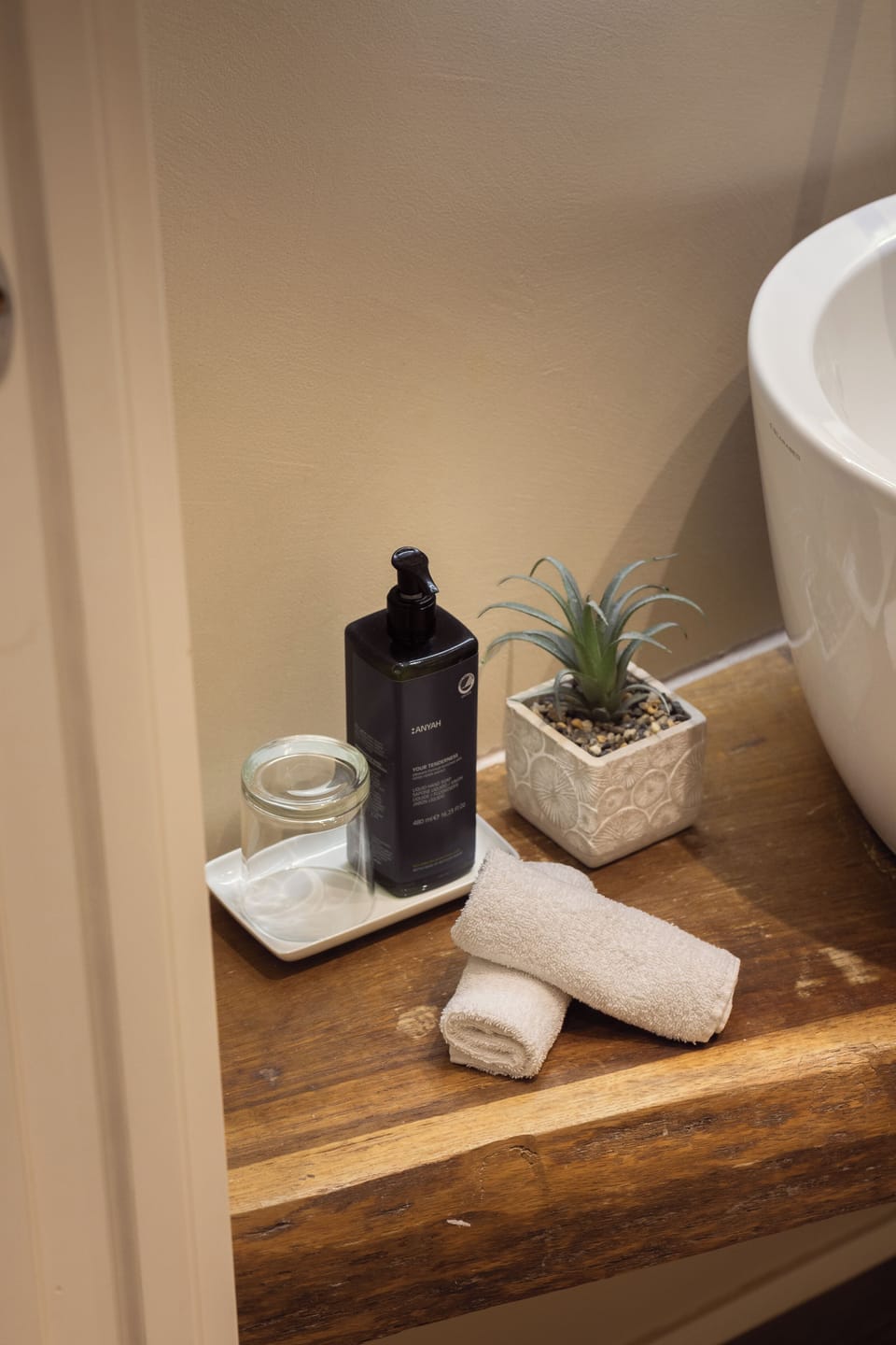 Deluxe Double or Twin Room | Bathroom amenities | Shower, eco-friendly toiletries, slippers, bidet