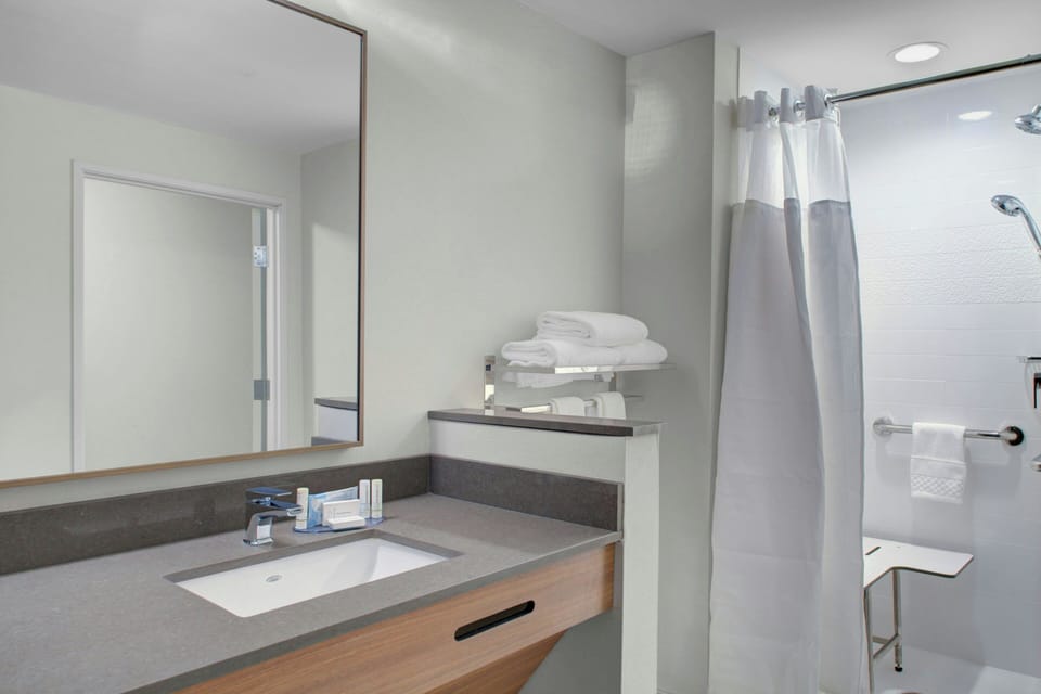 Room, 2 Queen Beds | Bathroom | Free toiletries, hair dryer, towels