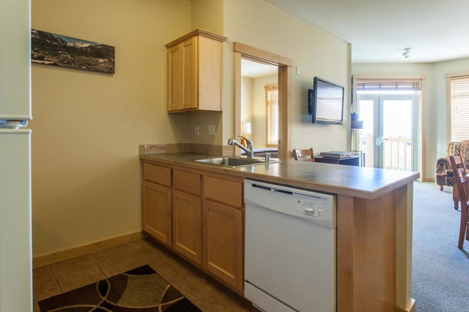Luxury Condo, 2 Bedrooms (Sunstone #329) | Private kitchen | Fridge, microwave, oven, stovetop