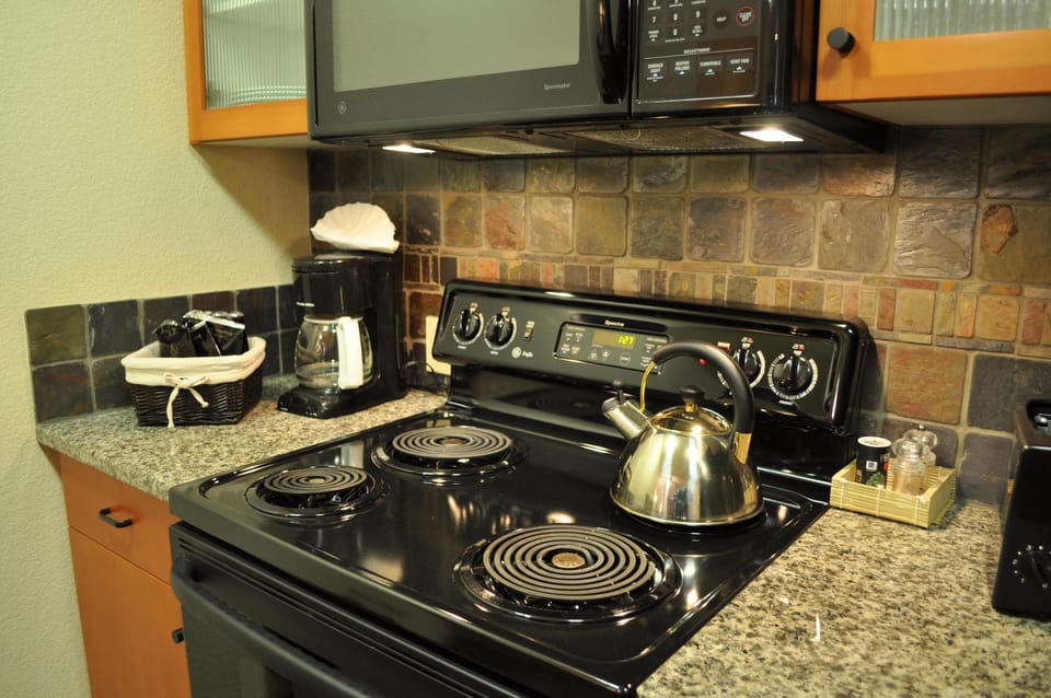 Condo, 1 Bedroom (Village #2416 White Mountain Lodge) | Coffee and/or coffee maker
