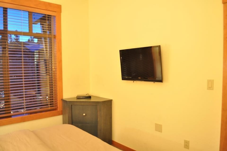 Condo, 1 Bedroom (Village #2416 White Mountain Lodge) | 1 bedroom, iron/ironing board, free WiFi, bed sheets