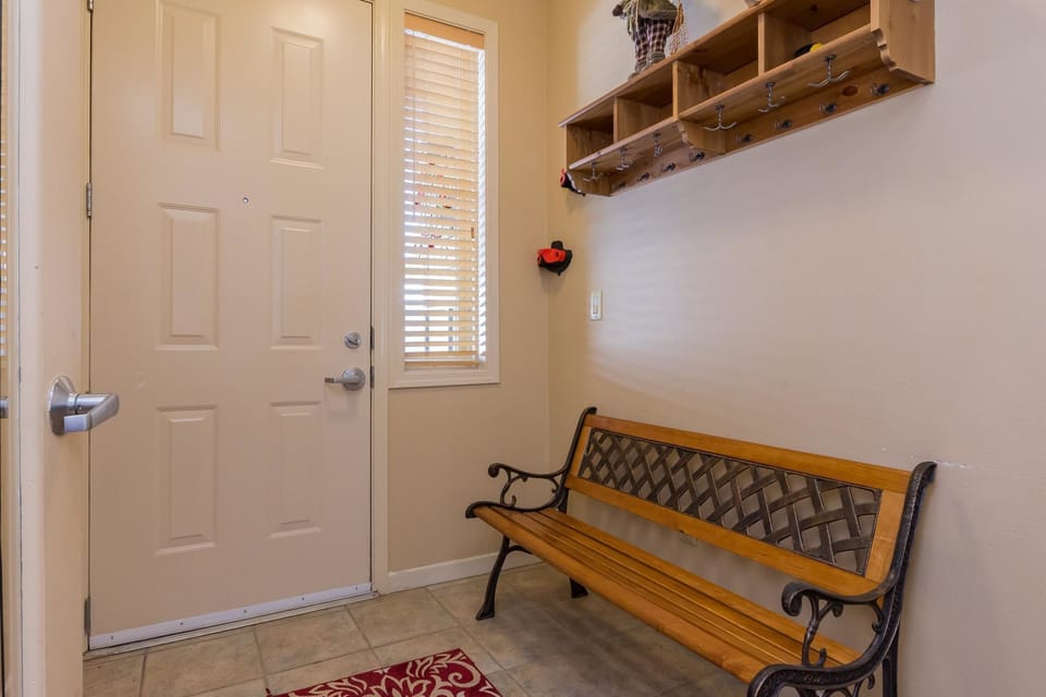 Townhome, 2 Bedrooms (Mammoth Green #105) | Lobby sitting area