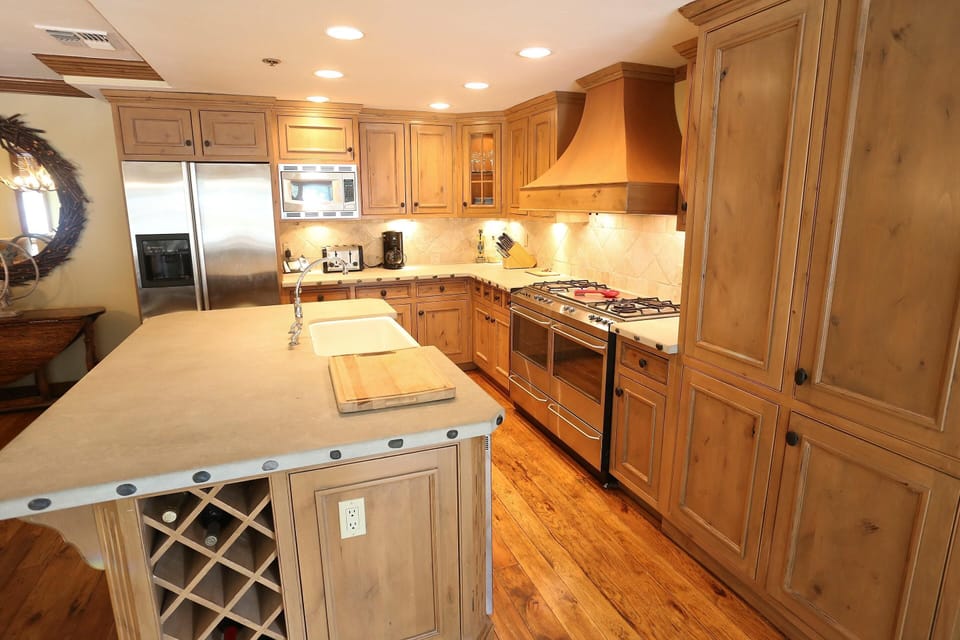 Condo, 2 Bedrooms (Silver Bear #36) | Private kitchen | Oven, stovetop, dishwasher, electric kettle