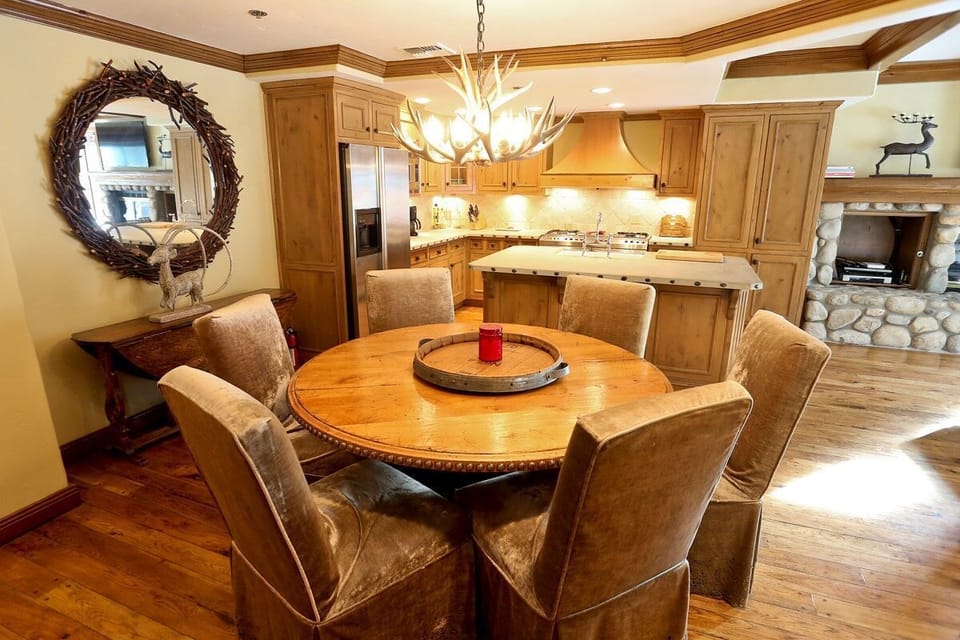 Condo, 2 Bedrooms (Silver Bear #36) | In-room dining