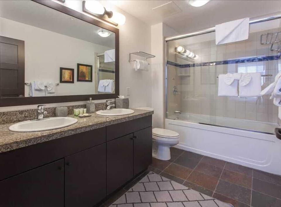 Village 2230 White Mountain Lodge Hotel in Mammoth Lakes
