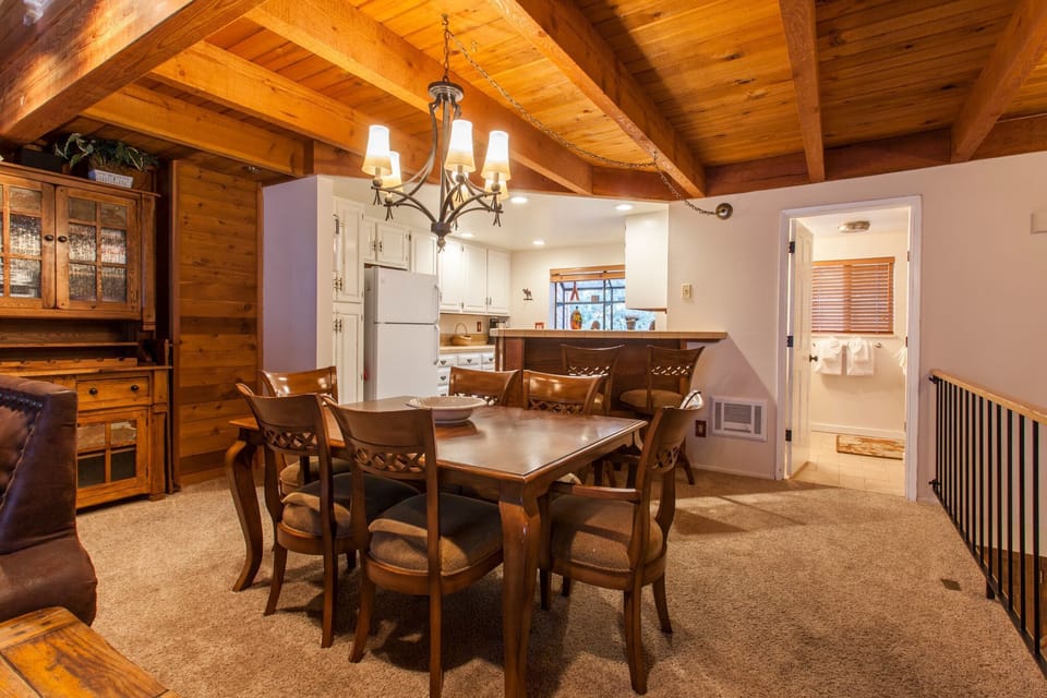 Townhome, 3 Bedrooms (Snowflower #62) | In-room dining
